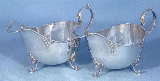 A cased pair of George V silver sauce boats, by Walker & Hall, Length 161mm weight 9.5oz/296grms